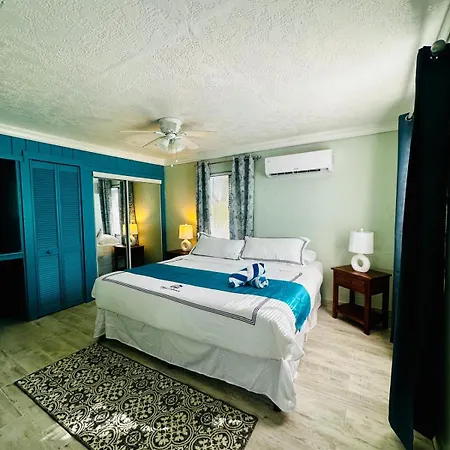 Playa Esmeralda Inn Suite 2